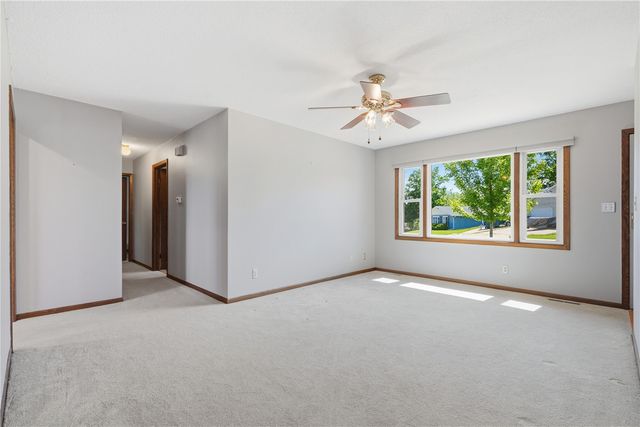 1504 Whitters Way NW, Cedar Rapids, IA 52405