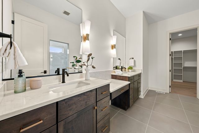 45 NW Crabtree Lane, Waukee, IA 50263