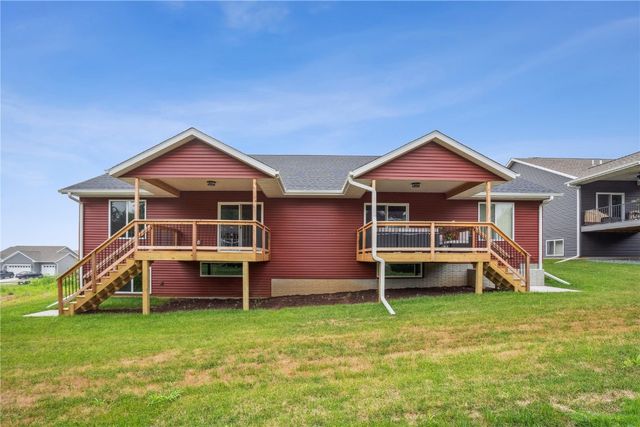 817 Prairie View Drive, West Branch, IA 52358