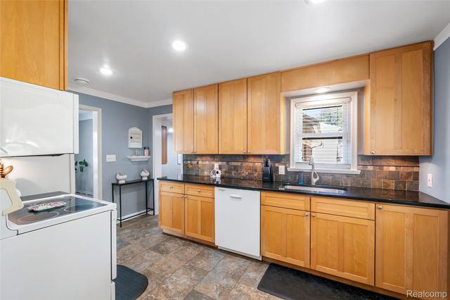 27200 Milton Avenue, Warren, MI 48092
