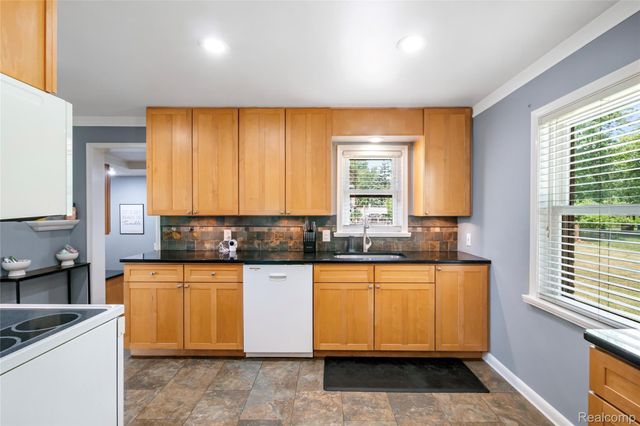27200 Milton Avenue, Warren, MI 48092