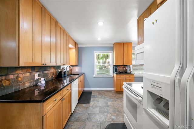 27200 Milton Avenue, Warren, MI 48092