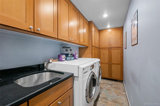 27200 Milton Avenue, Warren, MI 48092
