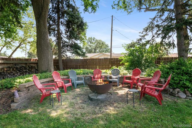 27200 Milton Avenue, Warren, MI 48092