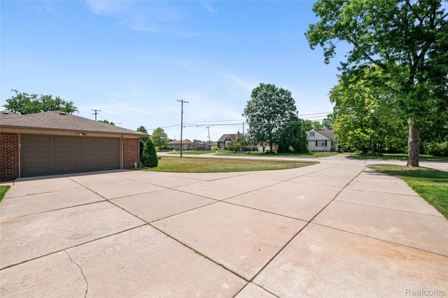 27200 Milton Avenue, Warren, MI 48092