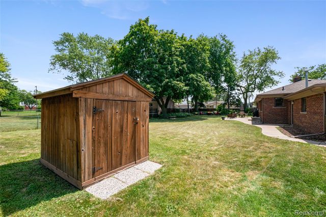 27200 Milton Avenue, Warren, MI 48092