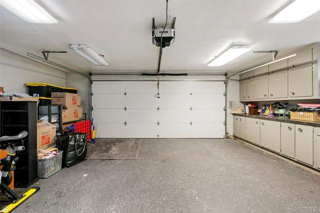 27200 Milton Avenue, Warren, MI 48092