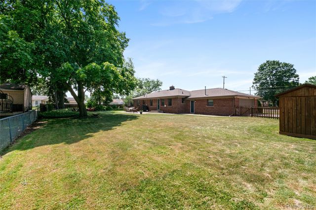 27200 Milton Avenue, Warren, MI 48092