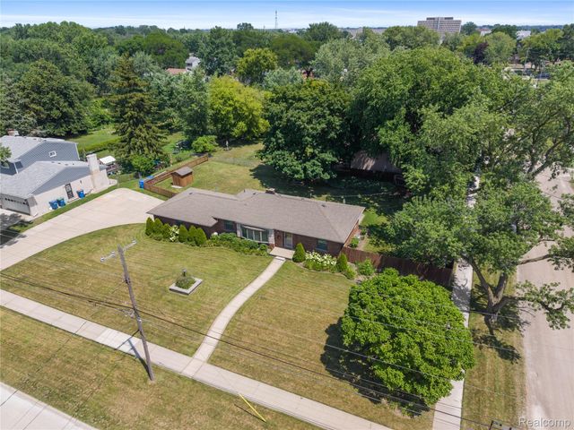 27200 Milton Avenue, Warren, MI 48092