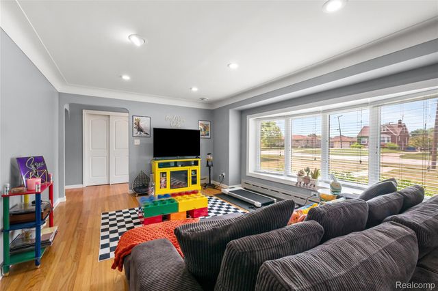 27200 Milton Avenue, Warren, MI 48092