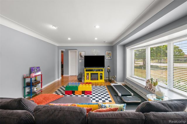 27200 Milton Avenue, Warren, MI 48092
