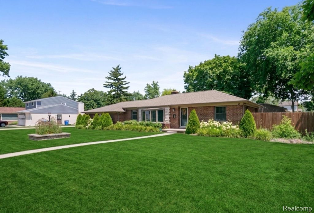27200 Milton Avenue, Warren, MI 48092
