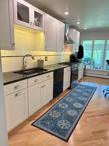 77 Lynrick Acres Road, Charlotte, VT 05445