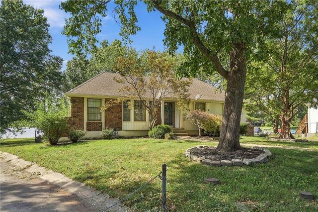 4397 SW Breezy Point Lane, Lee's Summit, MO 64082