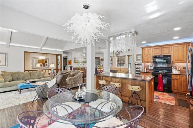 4397 SW Breezy Point Lane, Lee's Summit, MO 64082