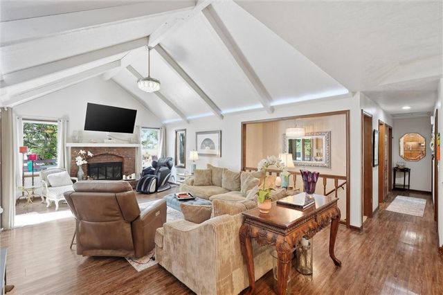 4397 SW Breezy Point Lane, Lee's Summit, MO 64082