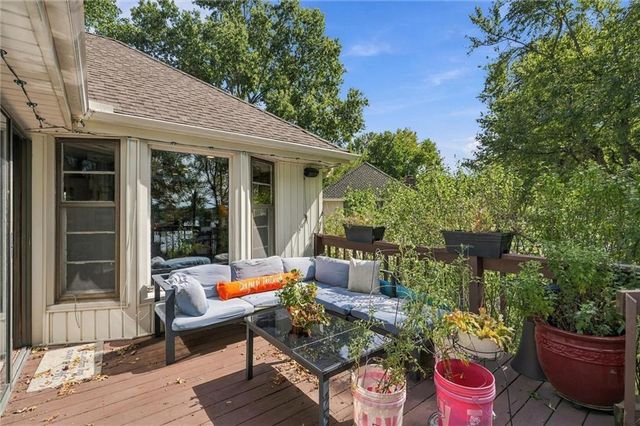 4397 SW Breezy Point Lane, Lee's Summit, MO 64082