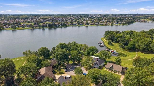 4397 SW Breezy Point Lane, Lee's Summit, MO 64082