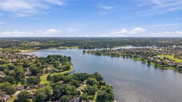 4397 SW Breezy Point Lane, Lee's Summit, MO 64082