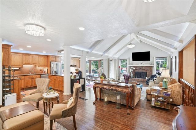 4397 SW Breezy Point Lane, Lee's Summit, MO 64082
