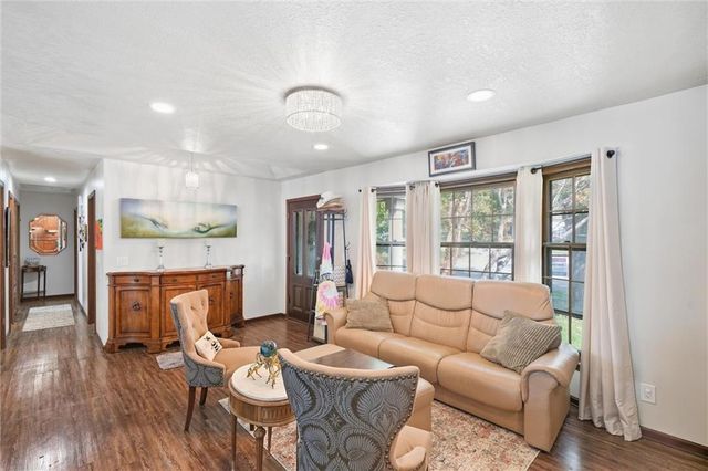 4397 SW Breezy Point Lane, Lee's Summit, MO 64082