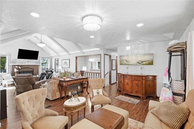 4397 SW Breezy Point Lane, Lee's Summit, MO 64082