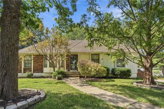 4397 SW Breezy Point Lane, Lee's Summit, MO 64082