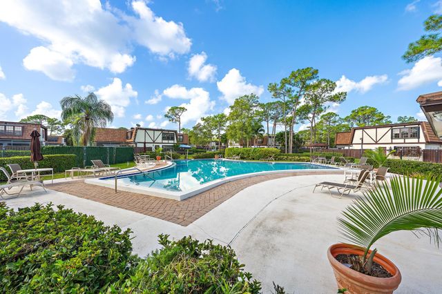 148 WEYBRIDGE Circle C, Royal Palm Beach, FL 33411