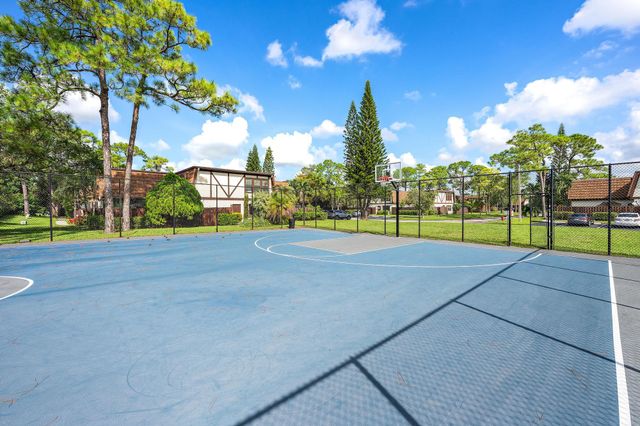 148 WEYBRIDGE Circle C, Royal Palm Beach, FL 33411