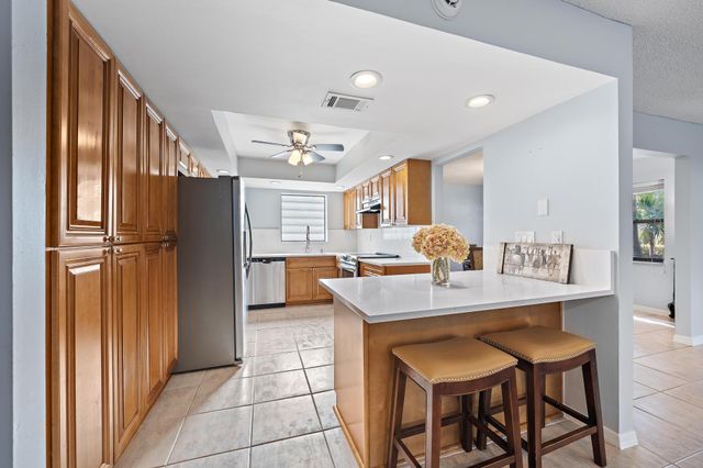 148 WEYBRIDGE Circle C, Royal Palm Beach, FL 33411
