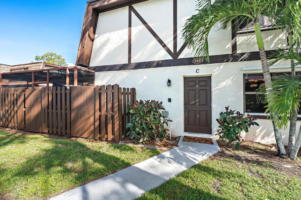 148 WEYBRIDGE Circle C, Royal Palm Beach, FL 33411