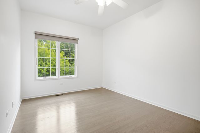 60 E Hattendorf Avenue, Roselle, IL 60172