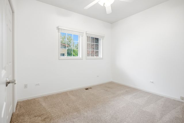 60 E Hattendorf Avenue, Roselle, IL 60172