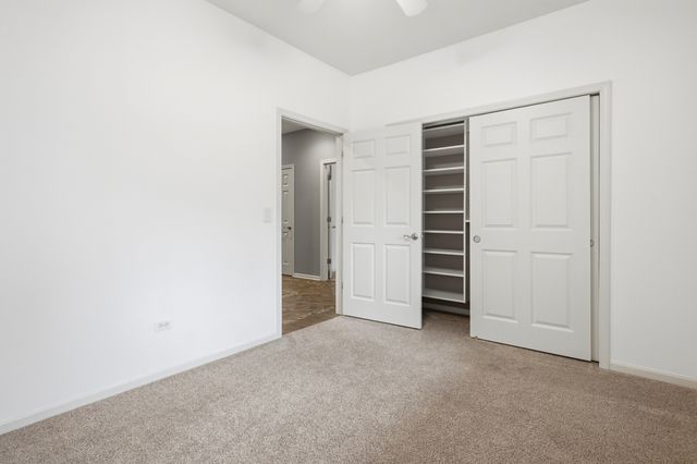 60 E Hattendorf Avenue, Roselle, IL 60172