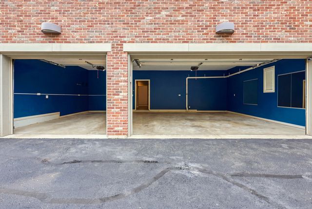 60 E Hattendorf Avenue, Roselle, IL 60172