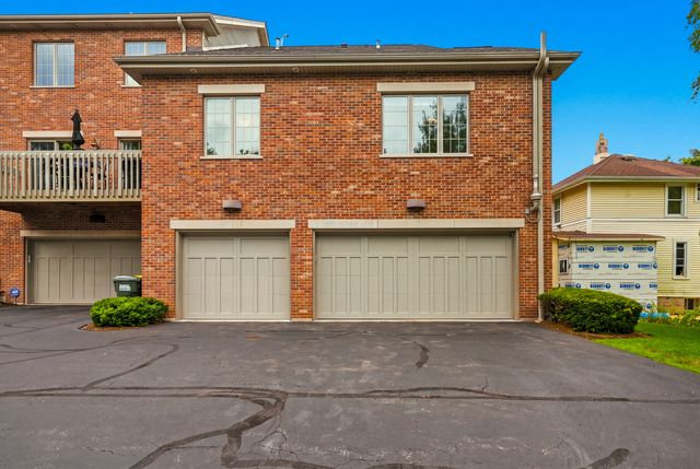 60 E Hattendorf Avenue, Roselle, IL 60172