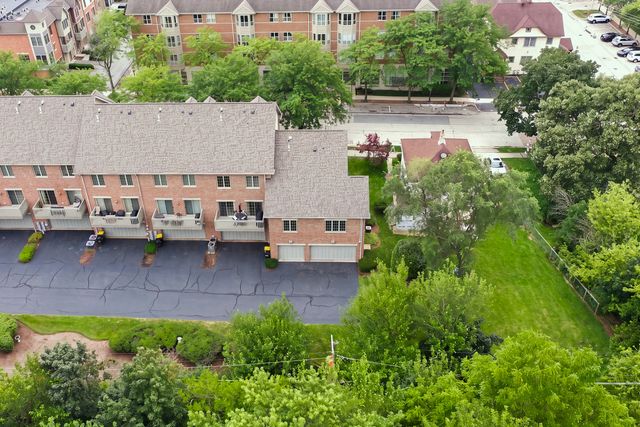60 E Hattendorf Avenue, Roselle, IL 60172