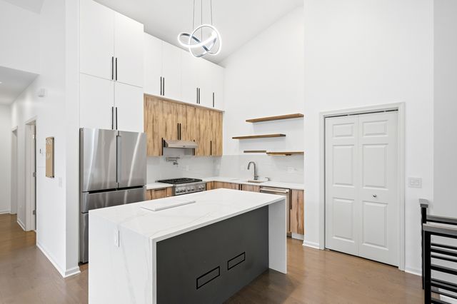 60 E Hattendorf Avenue, Roselle, IL 60172