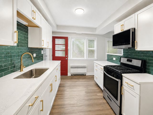 2811 FOREST Lane, Waukegan, IL 60087