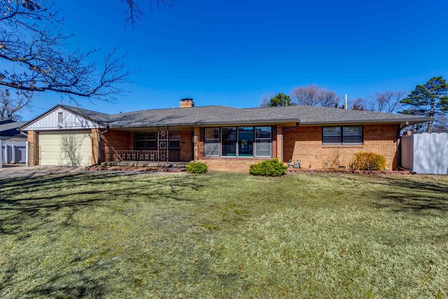 6330 E Willowbrook Rd, Wichita, KS 67218