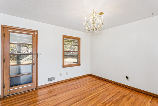 6330 E Willowbrook Rd, Wichita, KS 67218