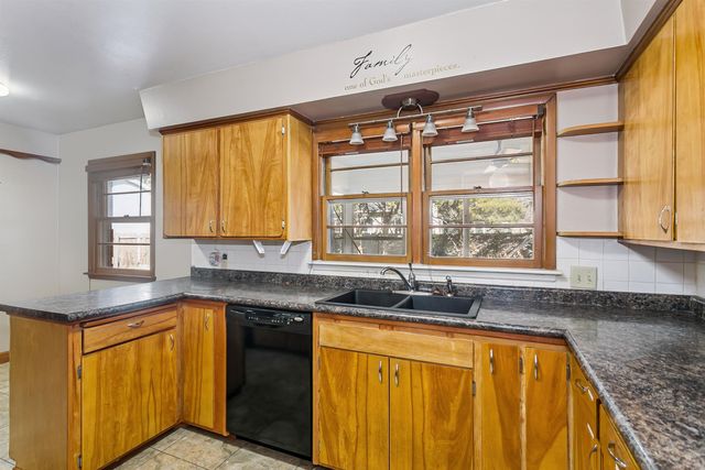 6330 E Willowbrook Rd, Wichita, KS 67218