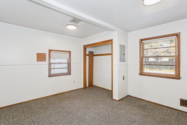 6330 E Willowbrook Rd, Wichita, KS 67218