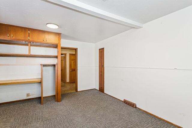 6330 E Willowbrook Rd, Wichita, KS 67218