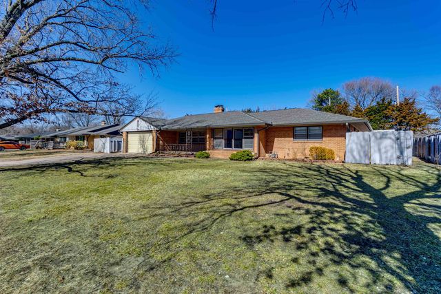 6330 E Willowbrook Rd, Wichita, KS 67218