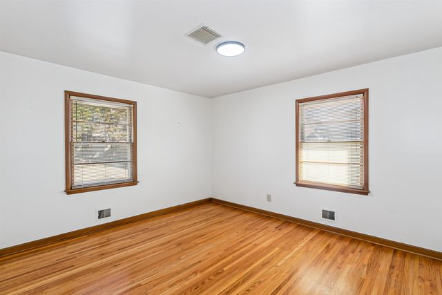 6330 E Willowbrook Rd, Wichita, KS 67218