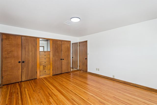 6330 E Willowbrook Rd, Wichita, KS 67218