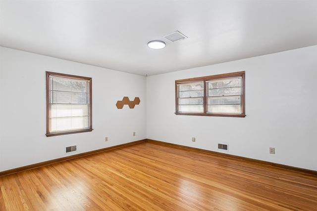 6330 E Willowbrook Rd, Wichita, KS 67218