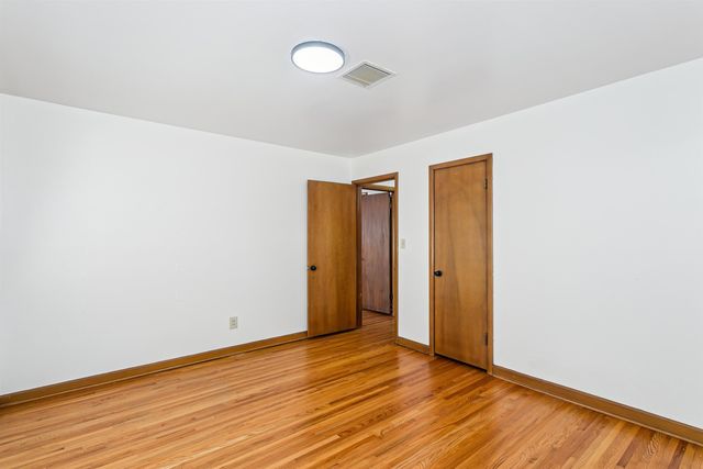 6330 E Willowbrook Rd, Wichita, KS 67218