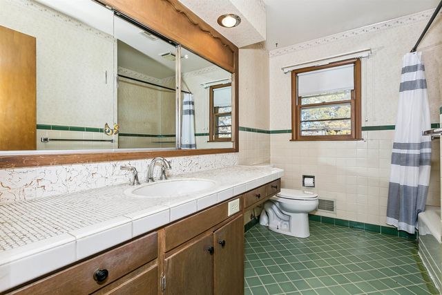 6330 E Willowbrook Rd, Wichita, KS 67218